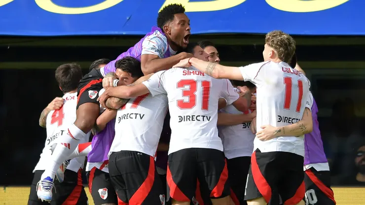 El delirio de los jugadores de River tras marcar ante Boca.
