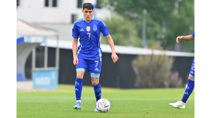 Santiago Lencina fue titular en la sub 20 de Argentina vs. Uzbekistán (Prensa AFA).
