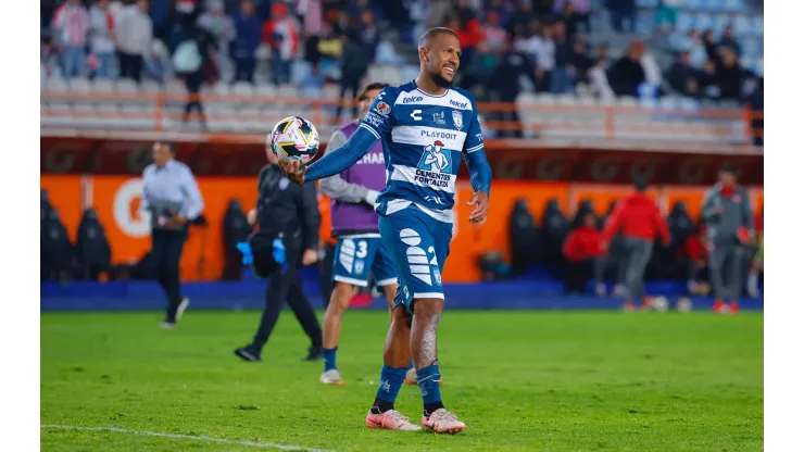 Salomón Rondón le metió tres goles al Necaxa de Paradela y Palavecino.
