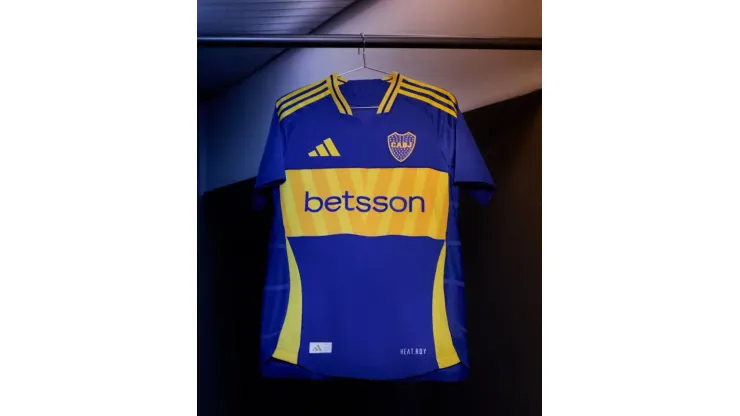 Boca estrena camiseta.