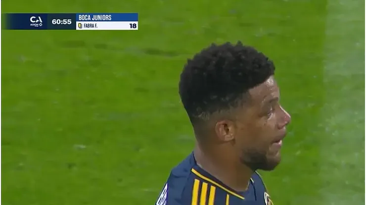 Fabra recibió la primera amarilla en Boca. (Captura)