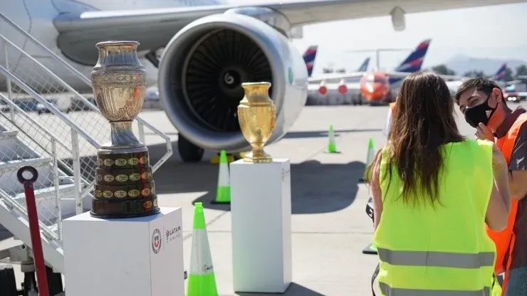 La Copa América 2015 y la Copa América Centenario son los invitados de honor para el embarque de la Roja hacia Perú.