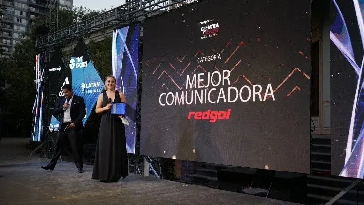 La periodista Grace Lazcano se llevó el premio a la Mejor Comunicadora en los Premios Contragolpe, la gran Gala del Fútbol Femenino. Foto:Emilio Ramírez/RedGol.