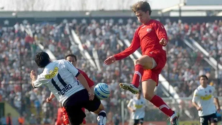 Hilgenbrinck, actual cura, en su paso por Ñublense cuando enfrentó a Colo Colo