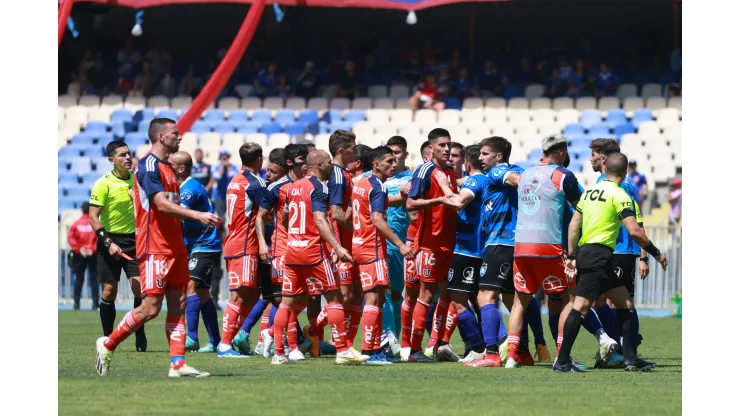 Hubo una discusión muy grande en el amistoso entre la U. de Chile y Huachipato. (Eduardo Fortes/Photosport).