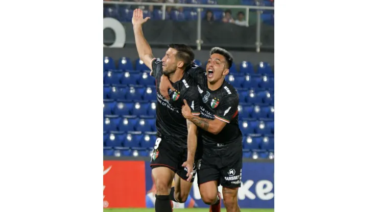 Gonzalo Sosa anotó el 2-0 de Palestino en Paraguay. (Foto: Palestino).