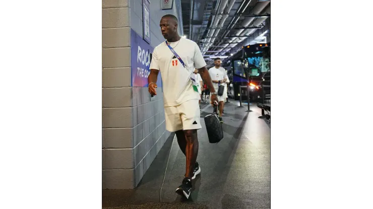 Luis Advíncula será carrilero izquierdo. (Captura Selección de Perú).