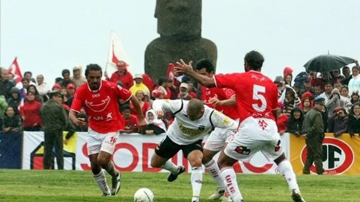 Chupete Suazo desde el planeta gol a Rapa Nui. Foto: Archivo.