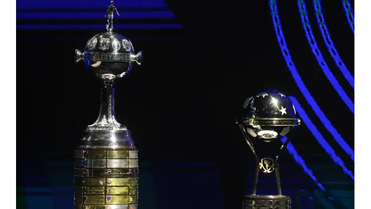 Los trofeos de Copa Libertadores y Sudamericana (Getty Images)