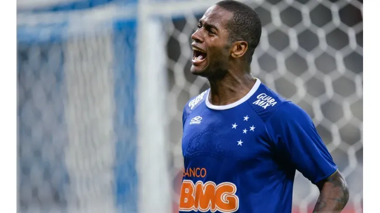 Cruzeiro v Defensor - Copa Bridgestone Libertadores 2014
