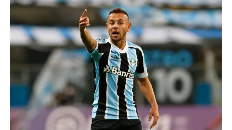 Gremio v Lanus - Copa CONMEBOL Sudamericana 2021
