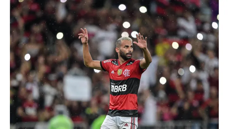 Thiago Maia é jogador do Flamengo em definitivo (Foto: Thiago Ribeiro/AGIF)
