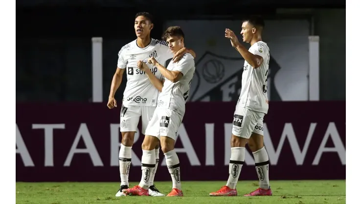 Santos v The Strongest - Copa CONMEBOL Libertadores 2021
