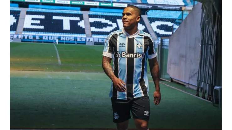 Douglas Costa vai jogar nos EUA
