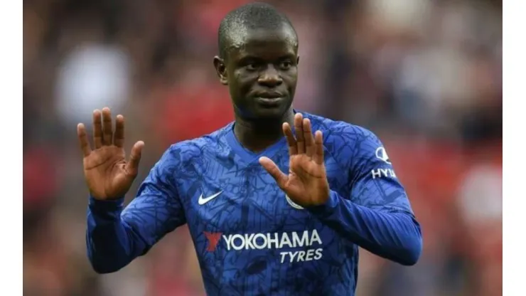 Kanté é flagrado em beijos com mulher de jogador do Chelsea, diz jornalista