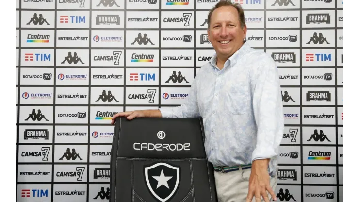 John Textor vai revisar todos os contratos do Botafogo
