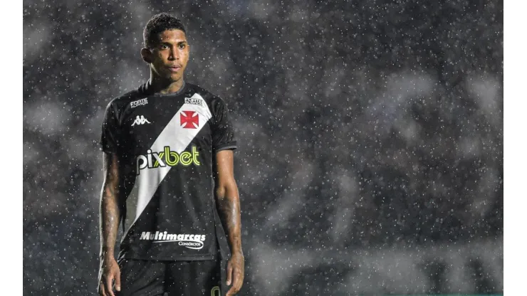 Raniel é o vice-artilheiro do Vasco, com quatro gols em sete jogos (Foto: Thiago Ribeiro/AGIF)
