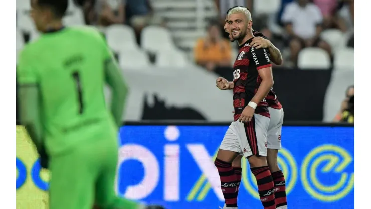 Uruguaio marcou belo gol na vitória sobre o Botafogo por 3 a 1 (Foto: Thiago Ribeiro/AGIF)
