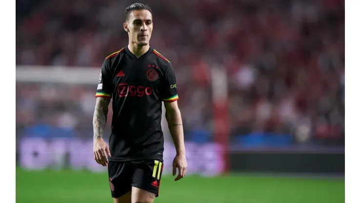 Antony brilha com a camisa do Ajax
