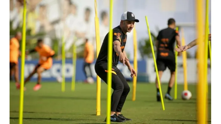 Vítor Pereira em seu primeiro treinamento no Corinthians
