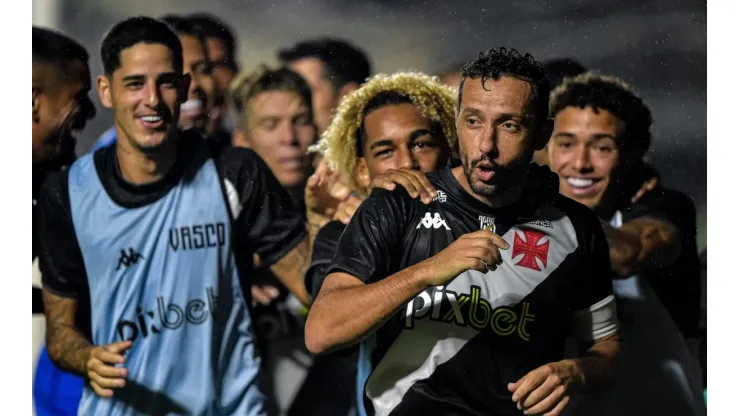 Nenê começa a temporada 2022 voando (Foto: Thiago Ribeiro/AGIF)
