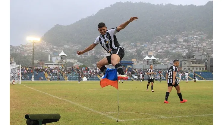 Erison elogiou o desempenho da garotada do Botafogo no empate contra o Audax (Foto: Vitor Silva/Botafogo)
