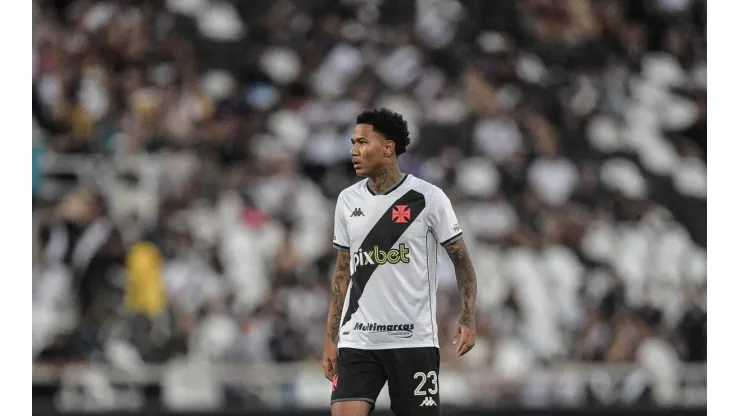 Zé Gabriel aponta que o clássico se decide nos detalhes (Foto: Thiago Ribeiro/AGIF)
