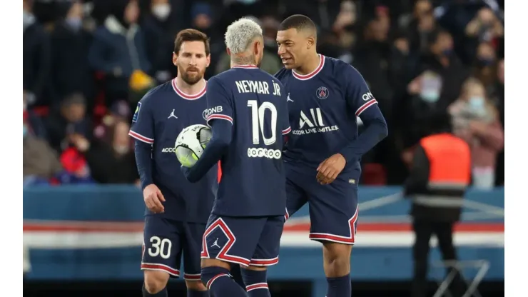 Trio Messi, Neymar e Mbappé é questionado pela torcida do PSG
