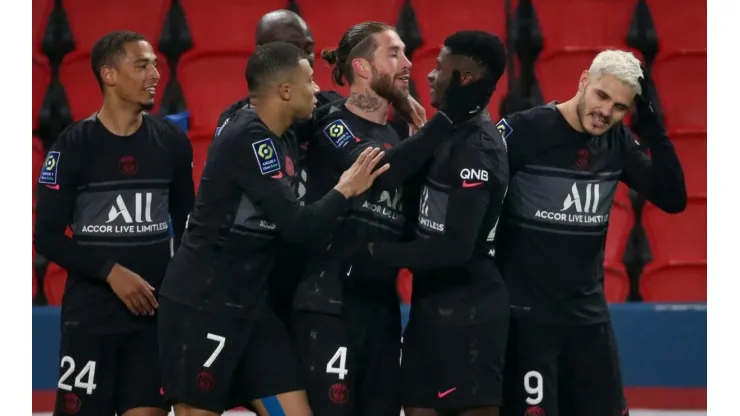 Jogadores do PSG comemoram gol (Foto: Getty Images)
