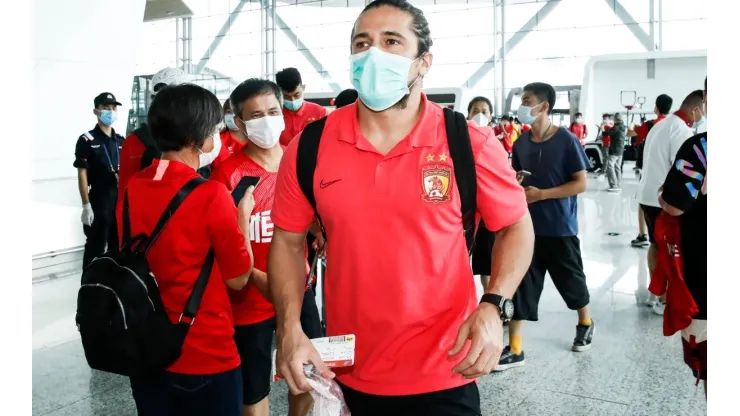 Guangzhou Evergrande F.C. Leaves For Dalian
