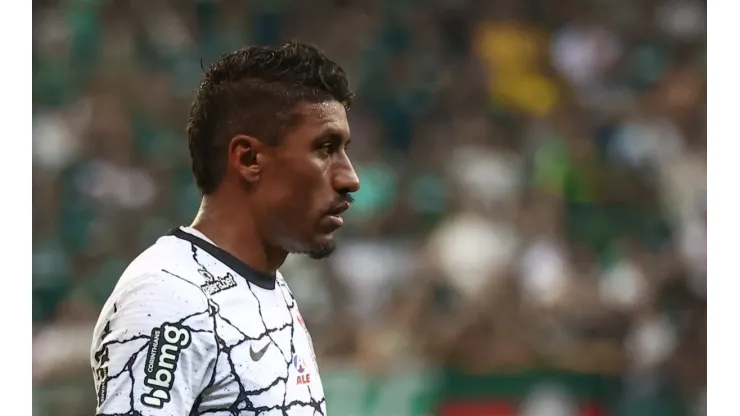 Paulinho está com salário atrasado no Corinthians
