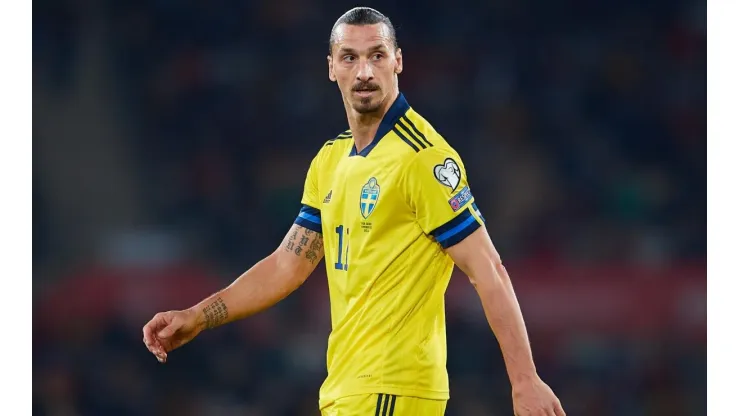 Ibrahimovic, em campo pela Suécia (Foto: Getty Images)
