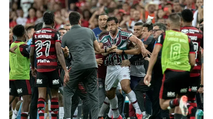 Nos minutos finais do Fla-Flu, Fred e Bruno Henrique se envolveram em confusão e foram expulsos (Foto: Jorge Rodrigues/AGIF)
