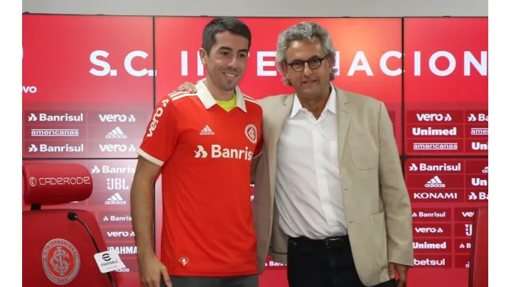 Papaléo na apresentação do uruguaio Carlos de Pena (Créditos: Ricardo Duarte/Internacional)
