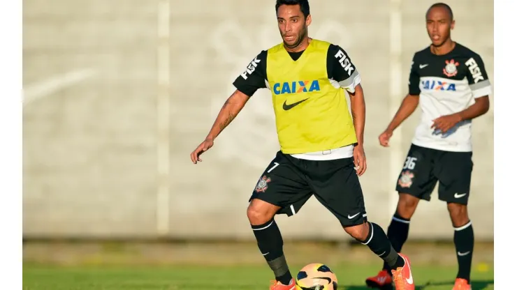 Ibson, ex-Flamengo e Corinthians, vai jogar no Nacional de Muriaé
