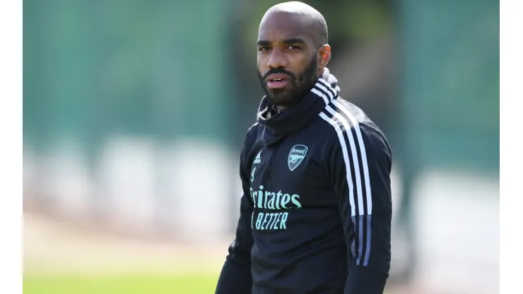 Lacazette vai sair do Arsenal
