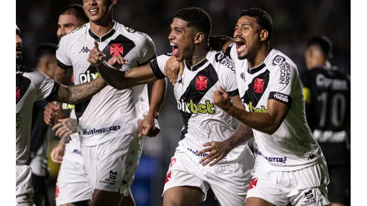 Raniel chegou a nove gols com a camisa do Vasco (Foto: Jorge Rodrigues/AGIF)
