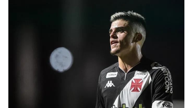 Pec exalta festa da torcida do Vasco em São Januário (Foto: Thiago Ribeiro/AGIF)
