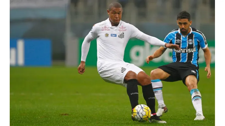 Gremio v Santos - Brasileirao Series A 2015
