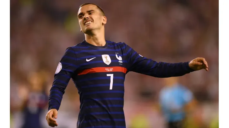 Antoine Griezmann ficará mais uma temporada no Atlético de Madrid
