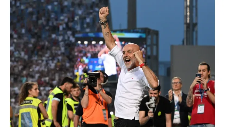 Stefano Pioli, técnico do Milan, quer contratação de atacante brasileiro
