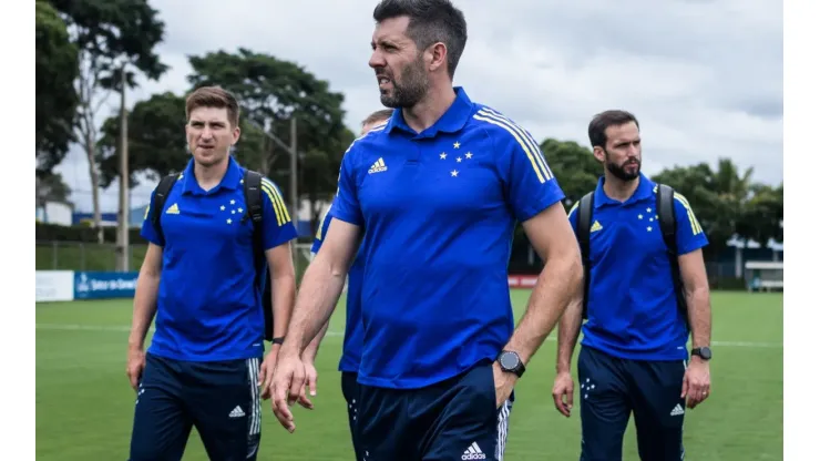 Paulo Pezzolano, do Cruzeiro, quer reforços para o elenco celeste
