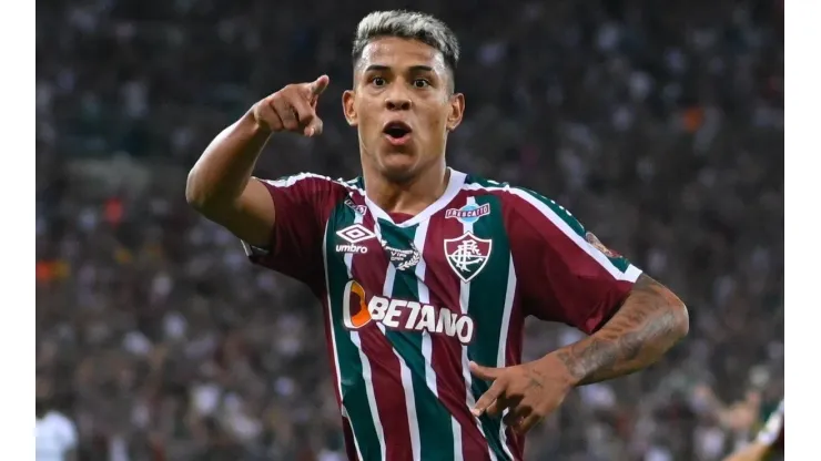 Matheus Martins comemora gol com a camisa do Fluminense (Foto: Getty Images)
