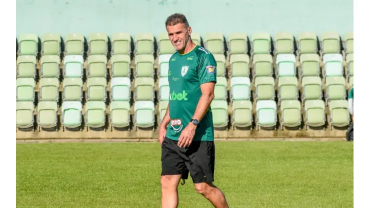 América-MG, de Vagner Mancini, próximo de acertar com atacante uruguaio
