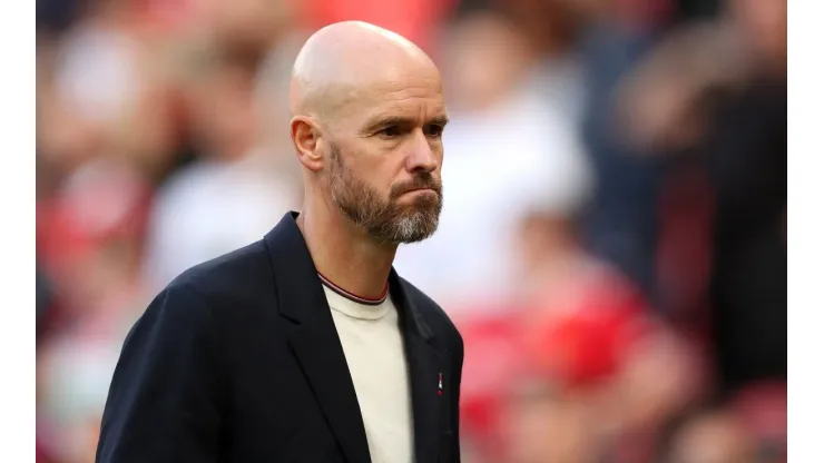 Manchester United, de Ten Hag, tem a concorrência do Barcelona na contratação de lateral-direito
