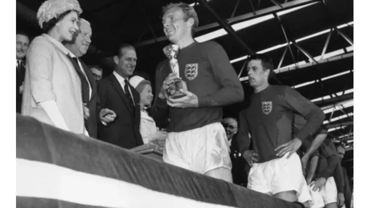 Copa do Mundo: Em 1966 Rainha Elizabeth II entregava a taça de campeã para a seleção da Inglaterra