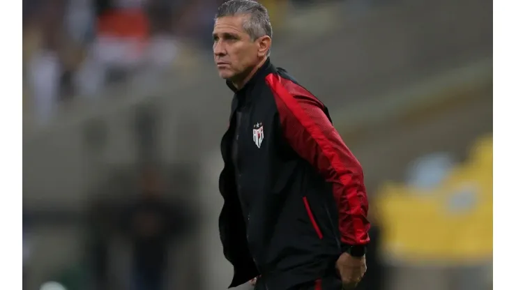 Jorginho tenta conseguir o acesso no comando do time do Vasco
