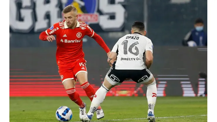 Colo-Colo v Internacional - Copa CONMEBOL Sudamericana 2022
