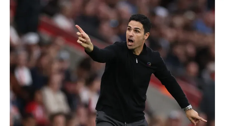 Mikel Arteta nega intenção de substituir Xavi Hernández no Barcelona
