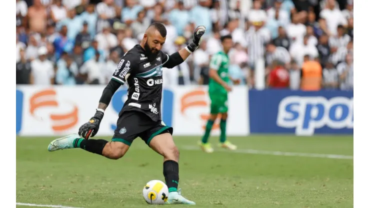 Santos v Coritiba - Brasileirao 2022
